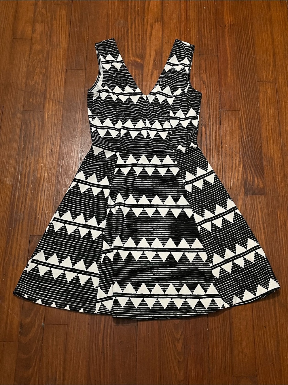 H&M Women’s Black and White Geometric Fit-and-Flare Mini Dress Size Small